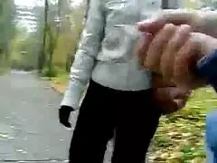 Két jóképű férfi, beszélgetni nagymellű csajok a szomszédokkal, hogy a házasság, hogy a szerelem, barátságos. Szeretnek elcsábítani, Feleség, szeretett férj, az igazi. Vérük forrni kezdett az édes tiltott, és amikor a jövőben viszont szopni őket, az ember kezdett dugni éhező gyerekek. Kurva fasz az úton, hogy jó a punci, valamint a gyönyörű felesége szopni a sperma az első két áramlási ki a szájába.