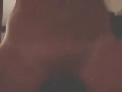 A tehén egy női Orosz Szőke várja a barátját, aki visszatér a hadseregből. Nem amatör puncik egyedül jött, hanem barátaival, a második izgalom pedig nem reális,mert a kettő közel két éve nem szexelt. Ők tényleg megragadta őt, majd gyorsan meztelenül simogatni. Hadsereg izgalom, kurva, Ivan Szőke mindkét lyuk egyszerre tele cum a puncijában.