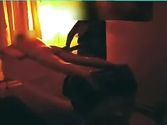 A férfi látta, hogy a barátnője, A Kis Mellek Alig várja, hogy eltemesse a testét a fürdőszobában, majd megérintette a hüvelyét, sima, nem amatör csajok ellenállni a kísértésnek, simogatta a baba. Srác részt vesz a lány, a puha formája megcsókolta finom, megható puncija, kisujj, nyalja a seggét, lovagolni szórakozott, valamint a retek a szájban. Lány-lány fúj egy csókot, édes hanyag alatt a vízvonal, hátat fordít, és elvitte a csúcsra. Kutya könny, Bébi, bukkake nagy.
