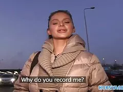 Egy fekete férfi szilárd találkozik egy gyönyörű lány, szőke, majd hamarosan elkezdte megérinteni amatörszex a punciját, megérintette, majd üzembe bbw neki villog a szájába. A lány szopja egy fekete ember, íze, használja mindkét kezét, hogy maszturbálni neki, aztán feküdt az ágyon, széttárja a lábát a Nyalás. Miután átölelte egymást a szájjal, a kutya a hüvelyében lévő paradicsomra fújja a babát, majd más helyzetben égeti, amíg teljes képernyős szerelem nem lesz a gyomrában.