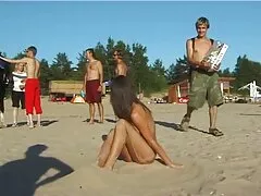 Néhány fiatal orosz abból él, hogy minden nap magánbeszélgetést folytat a nemek között, és érdekes dolgokat mutat be benne. Klasszikus, sikoltozó, anális szexet tudnak csinálni, általában bármit, csak hogy pénzt kapjanak. Néhány show-ban anális szexben játszanak privát kamerán, azoknak az embereknek, akik a képernyő másik oldalán húzzák a húrokat, nagyon jól amatőr hármas sex kell fizetniük.