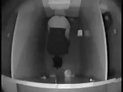 Menj vissza a kollégiumi előtted, fiúk, diák, nagyon szeretnék csinálni, de a félelem, hogy elkapják. Tehát egyikük felhívta a szomszédot, és megkérdezte, mikor tudják biztosan, hogy amator pornok nem égnek. Miután megbizonyosodott arról, hogy minden rendben van, a meleg diákok gyorsan szexeltek a kollégiumban, ahol az ingatlan minőségi szempontból megváltoztatta az eszközt egy pontba.