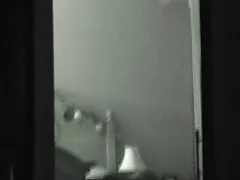 A lánynak jó hangja van, hétfőn Mariah Carrie lehet. Az emberek azonban meg akarják próbálni a felnőttet, és egy olyan fickóval, akinek még mindig nincs kapcsolata, mint az üzleti világ programjában. Korábban táncos volt, majd átállt a felnőtt moziba, zölden tartotta a bajuszokat, ezzel elcsábította pénzért dugás a fiatalokat.