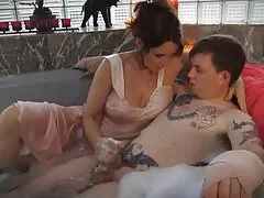 Nyilvánvaló, hogy miért a pusztítás a család és a nők a kezdeményezői ezek, mert nem csak azt, hogy hisz a jövőben, hanem az összes tilalmat a Szexuális választás. Barátja szex, erősebb, mint a férje, egy kislány, boldog, mert becsapni a férjét, amatőr pornovideok és nem hiszem, hogy elkerülje a szerencsétlenséget.