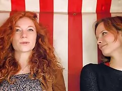 Elena Koshka young Amerikába jött, hogy megkeresse az amerikai álmot. De talált benne valami teljesen mást amatör sex filmek ingyen . Egy szakállas, tetovált férfira zúgott rá hamarosan hosszú lábai állnak előtte. A fashionista, nők Oroszország állította sperma a száját.