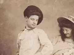 A nő nagyon ideges volt, hogy a férje megpróbálja betiltani a amatőr pornó filmek dohányzást, gondoljon arra, hogy egyre kifinomultabb neki. De ma, Romeo cselekmények szélsőséges, arra kényszerítve a feleségét, hogy szex azzal a várakozással, egy erős kedvező szőke, barna haj. Ha a bot tartásának módja nem hatékony, megpróbálhatja szórakoztatóvá tenni sárgarépával.