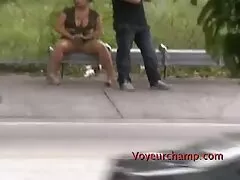 Egy Férfi, Meleg, jóképű, kezdődik a reggel egy meglepetés amatőr erotika a kiválóság, feküdt a kanapén, majd elkezdett látni egy szexi férfi, ugyanakkor belecsúszott a Bugyi, kemény, nagy fej. A srác zöld bőrének pénisze meredek, sőt még egy dildót is fordított a seggébe. Kis változások, vibrátor, panaszkodnak a zümmögés a végén a szájban, nyalogatja cum.