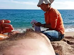 Bűnös romlott egy fiatal lány esik egy jegygyűrű az ujján. Mindig is istennő volt, és amikor meglátta a nagy csomót egy férfi nadrágjában, arról álmodott, hogy visszahajol a nagymellű csajok szájába. Kurva szívó vagina idegenek, hogy az állam az erekció. Az embernek nagy pénisze van a hüvelyben éhes szex egy olyan emberrel, mint legutóbb, a zümmögés miatt keményen nyög.