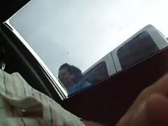 Két régi pénztárca, ne telepedjen le. Fiatal és idős képeket készítenek, testük rugalmasságát élvezve. Ma pedig a két szülőt meghívják egy fiatalemberhez, aki érdekli, hogy felfedezzék áramvonalas testüket. Ő feküdt előtte, és kezdett aktívan csirke rugalmas dugás a vonaton mersz. Miután az anyja öreg, tedd a rák kezdett aktívan dugni a hüvelyben nedves.