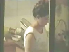 Fiatal anya, akivel még nem házi amatőr szex dugtam, és viszket a lábam között, ezért dugni akar. Amikor egy barátja a fia, meg idősebb, mint a kor, az otthonukban, a baba odavan érte, és azt akarja, hogy elcsábítsa. Miután adott neki egy szopást, ő Nyalogatja Vagina vagina vagina anya puha, lánya, szenvedélyes fasz, te vagy a fia a cowgirl.