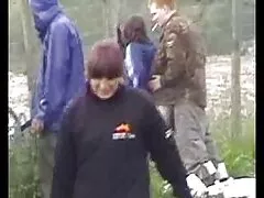 Egy szőke, fiatal, nagyon szívesen mindig szeretne részt venni a szex igazán, hogy kitaláljuk, milyen reális a szalag fél vad. Ha lehetősége van arra, hogy játsszon egy férfival,akkor nem veszít. A férfi Minden résidőben megszúrta, körbeengedte, amatőr picsák és a fesztivál jótékonysági estjének végén cumit öntöttek a gyönyörű arcára, eksztázisba taszították.