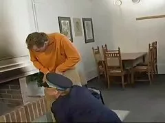 Bár beleélvezések a Chicksa megpróbál irányítani téged, de minden erőfeszítésük hiábavaló. Szóval, hogy ezt a helyzetet, a lányok egy beszélgetés a barátaiddal, szórakozni vele. Ez valami pornót nézni, egy másik dolog, hogy megtapasztalja az egészet a bőrén.